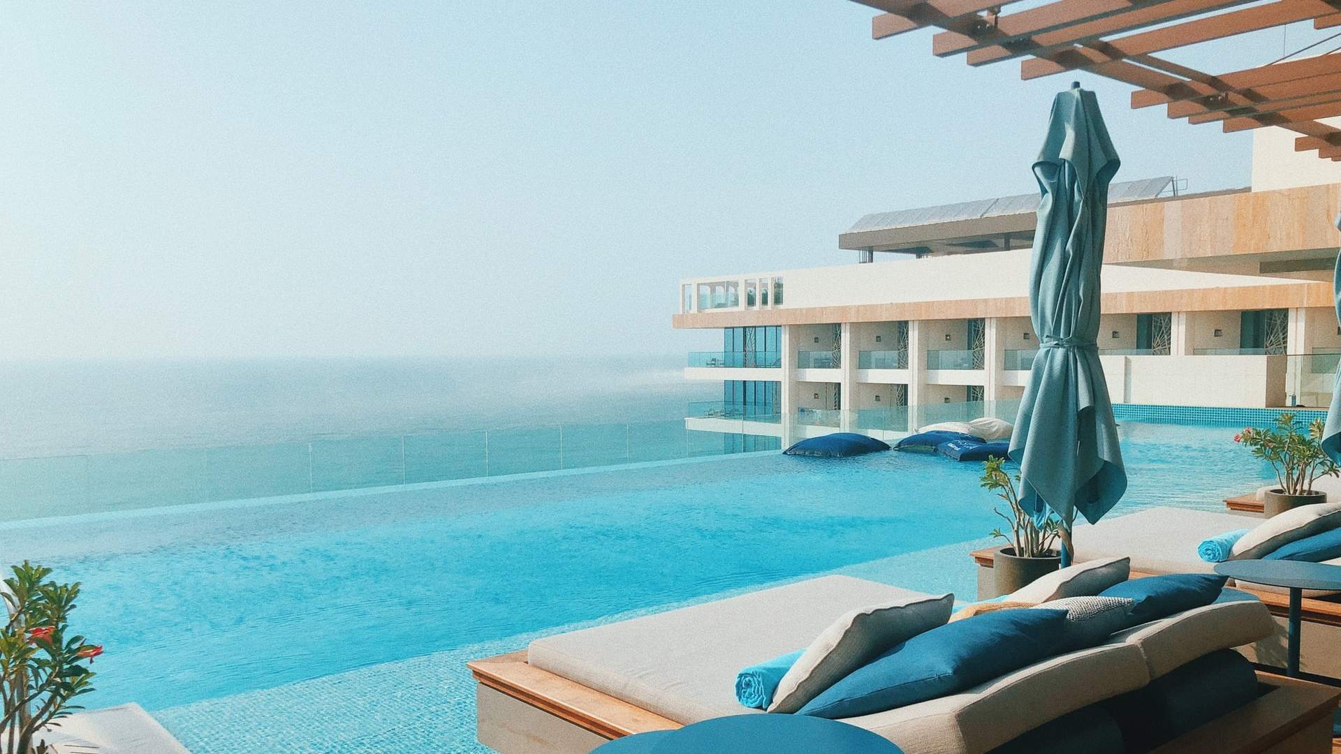 Most Famous Resort and  Luxury Room that Better Experience